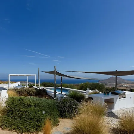 In Paros Nest