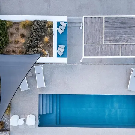 In Paros Nest *